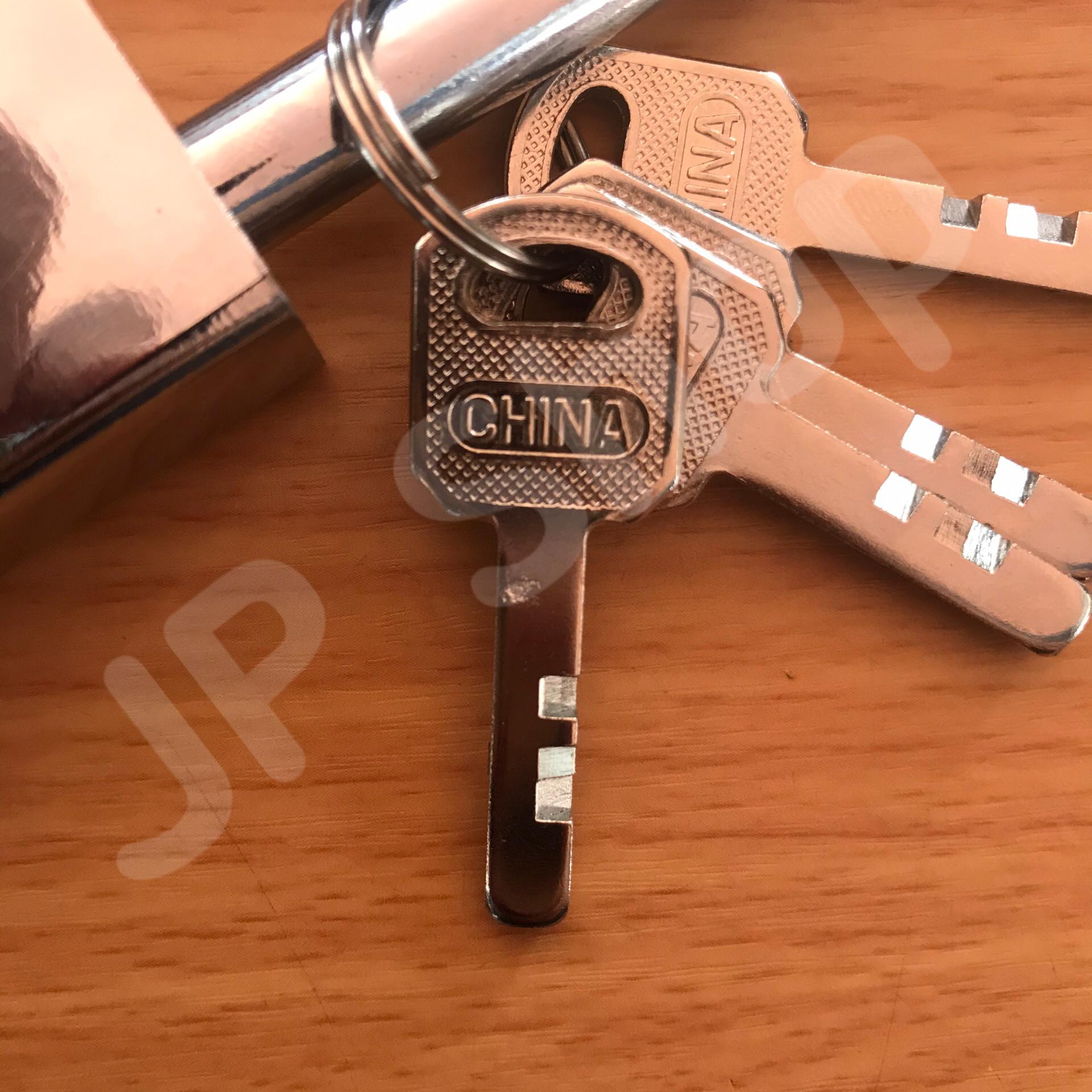 กุญแจล็อคบ้าน ล็อคครัว ล็อคอเนประสงค์ 60 มม. ล็อคแน่นหนา คงทน ราคาถูก สนใจสั่งซื้อได้เลย ห่วงยาว #6971342321167