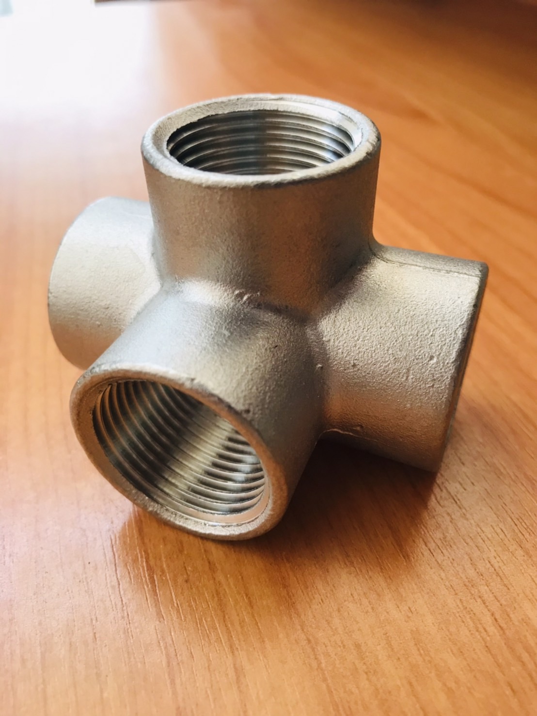 ข้อต่อสี่ทางเกลียวใน สแตนเลส 304 ขนาด 3/4 นิ้ว #17536