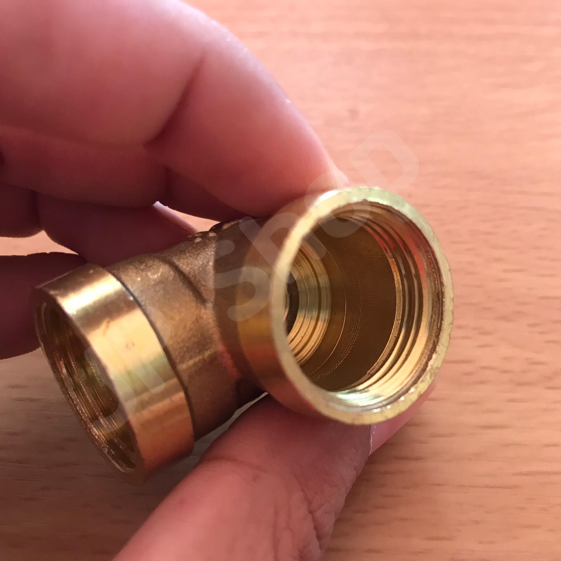 ข้องอทองเหลืองเกลียวในขนาด 4 หุน ข้องอ ทองเหลือง เกลียวใน ข้อต่อ#2354