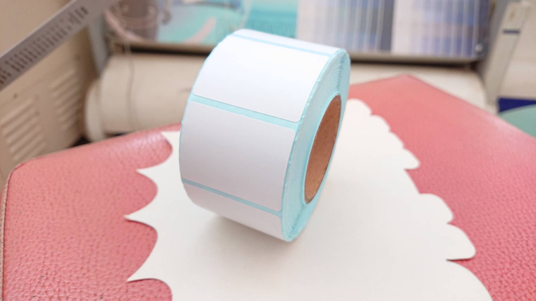 สติ๊กเกอร์บาร์โค้ดความร้อน(แนวนอน) เทอร์มอล สติ๊กเกอร์ ลาเบลม้วน ป้ายสติ๊กเกอร์ ฉลาก ฉลากการจัดส่ง สติ๊กเกอร์บาร์โค้ด กระดาษความร้อน ขนาด 40*30*800ดวง#4030800