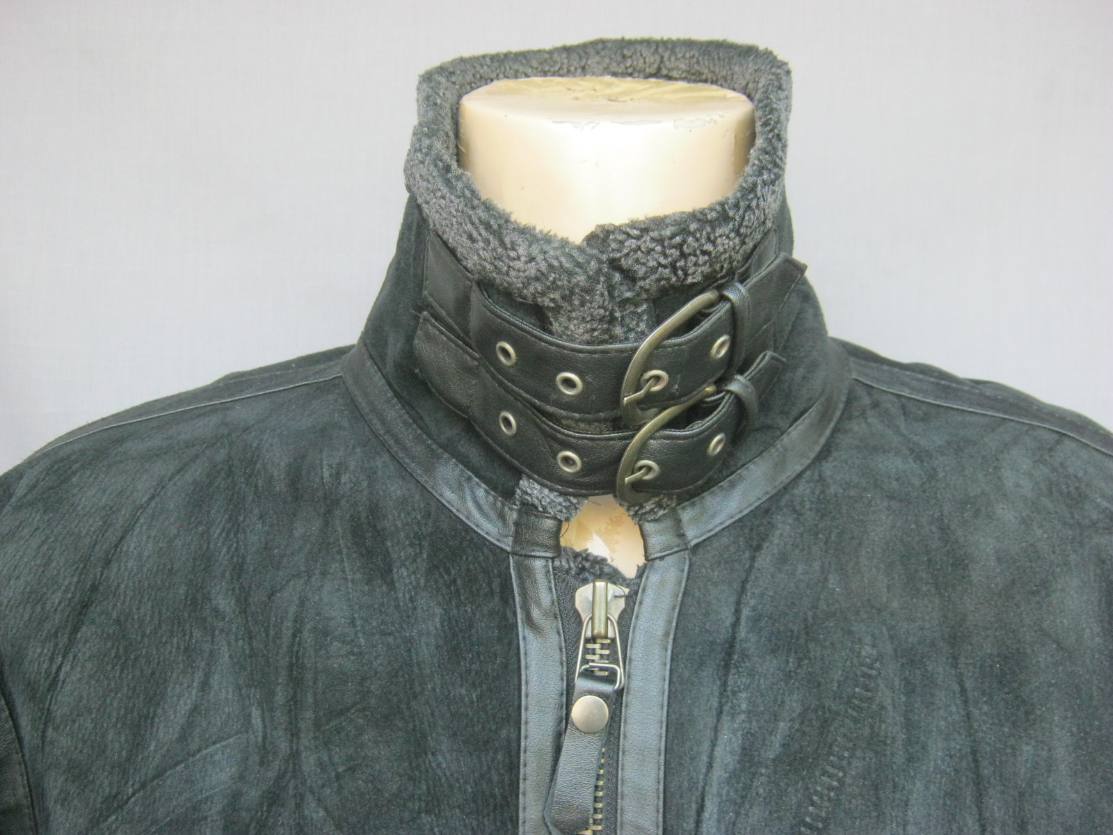 เสื้อหนัง B3