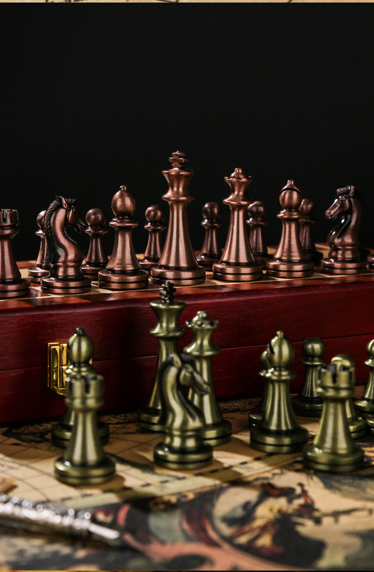 ชุดหมากรุกสากลไม้พับ (ตัวMetal สีgreen bronze & red bronze) Wooden Chess Set