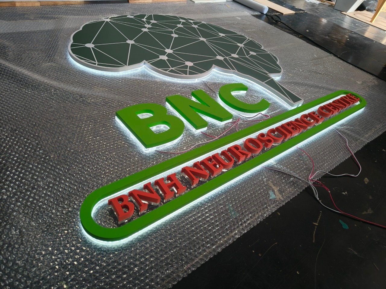 ป้ายไฟออกหลัง BNC