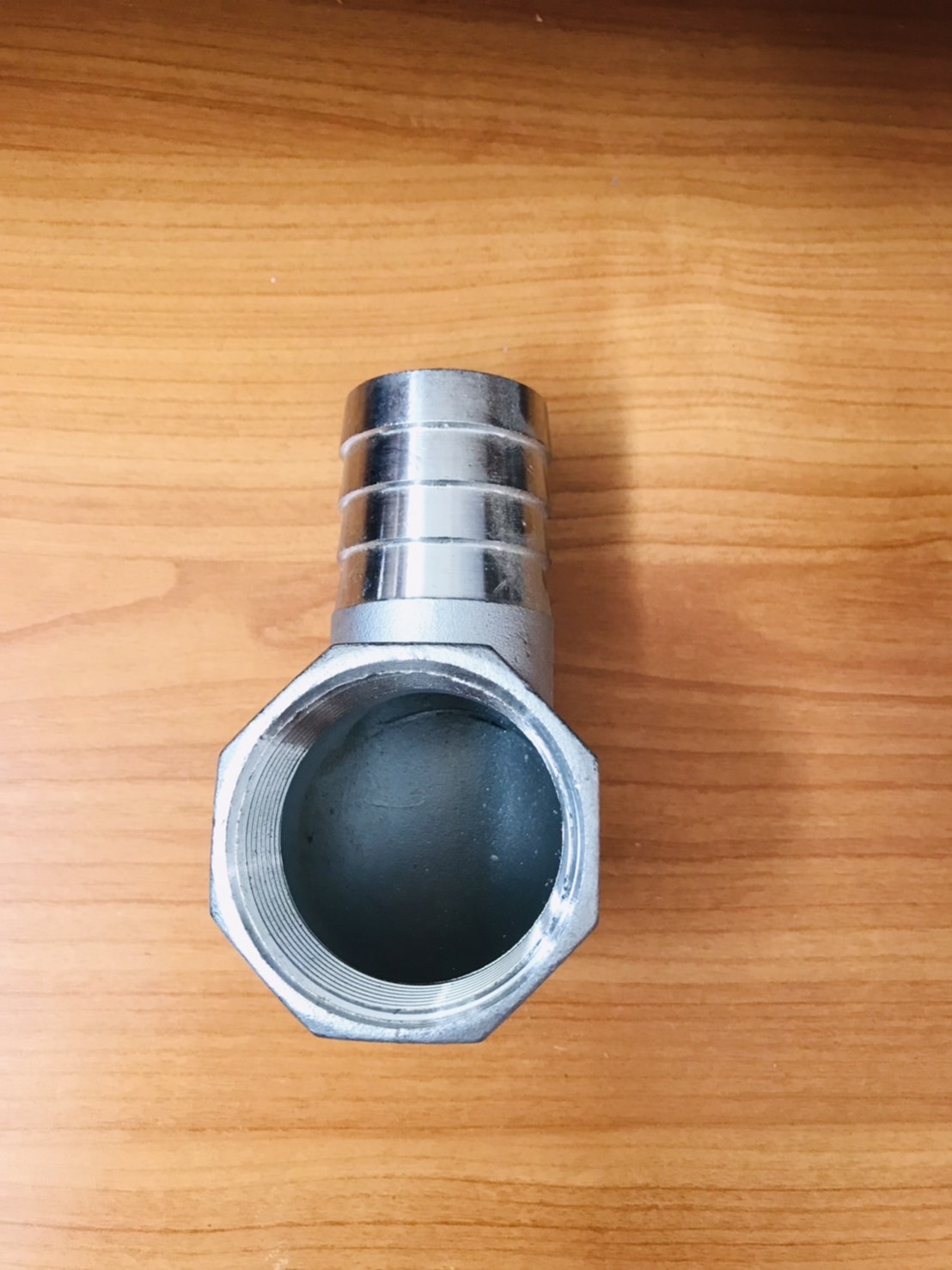 ข้องอเกลียวใน (NPT) สแตนเลส 304 1 1/2 (หางไหล 40 mm.) ราคาต่อ1 ชิ้น #0245350