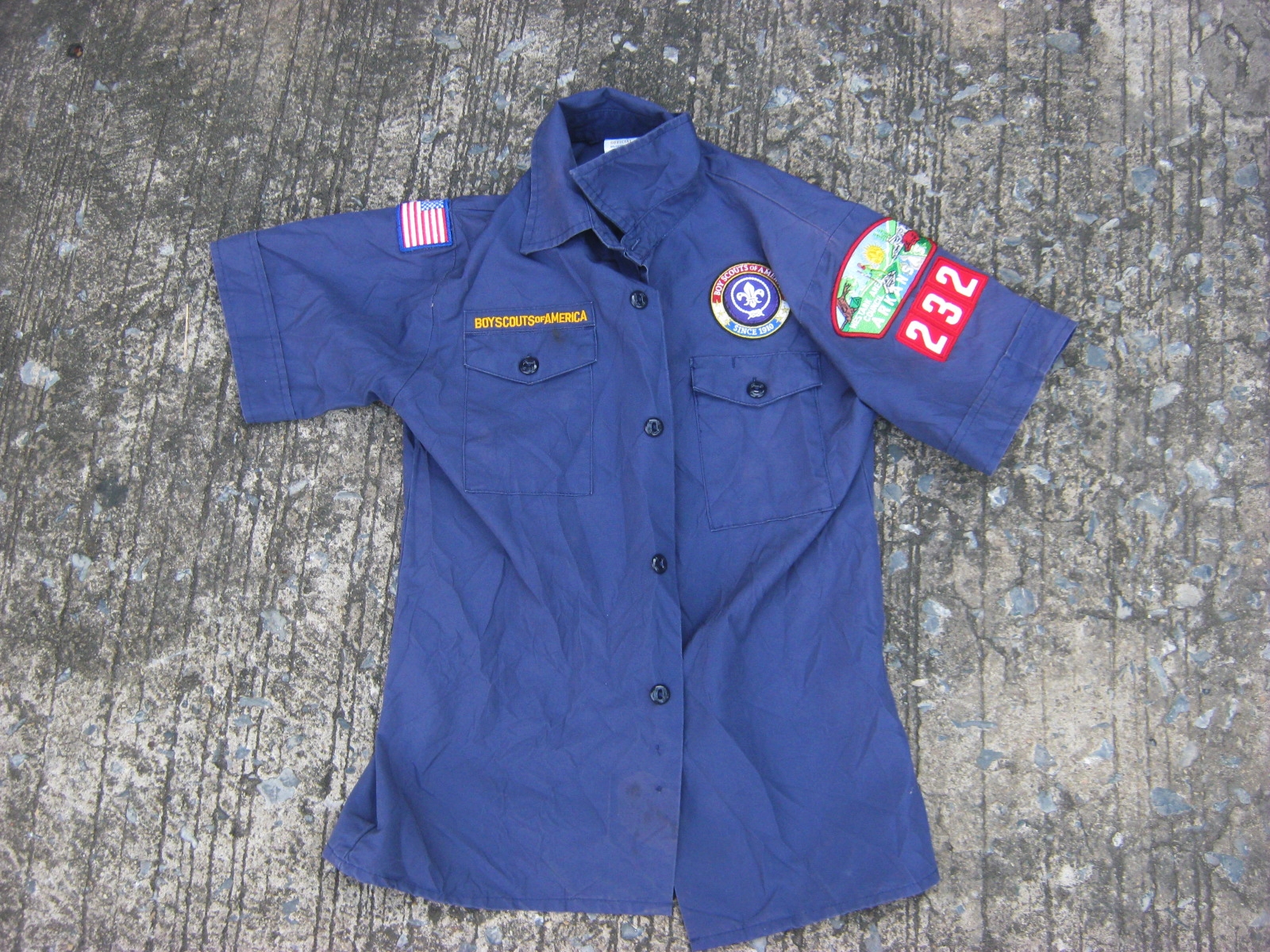 เสื้อลูกเสือพร้อมอาร์ม เพื่อการสะสมอาร์ม