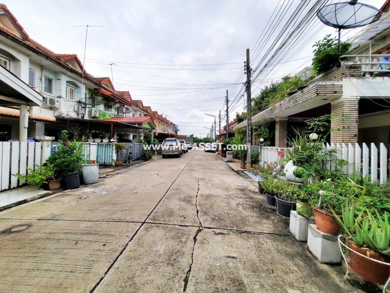 ขายทาวน์เฮ้าส์ ม.เมืองประชา ถ.หทัยราษฎร์ 35 แขวงสามวาตะวันตก เขตคลองสามวา กรุงเทพ / พื้นที่ 2 ชั้น 16 ตารางวา