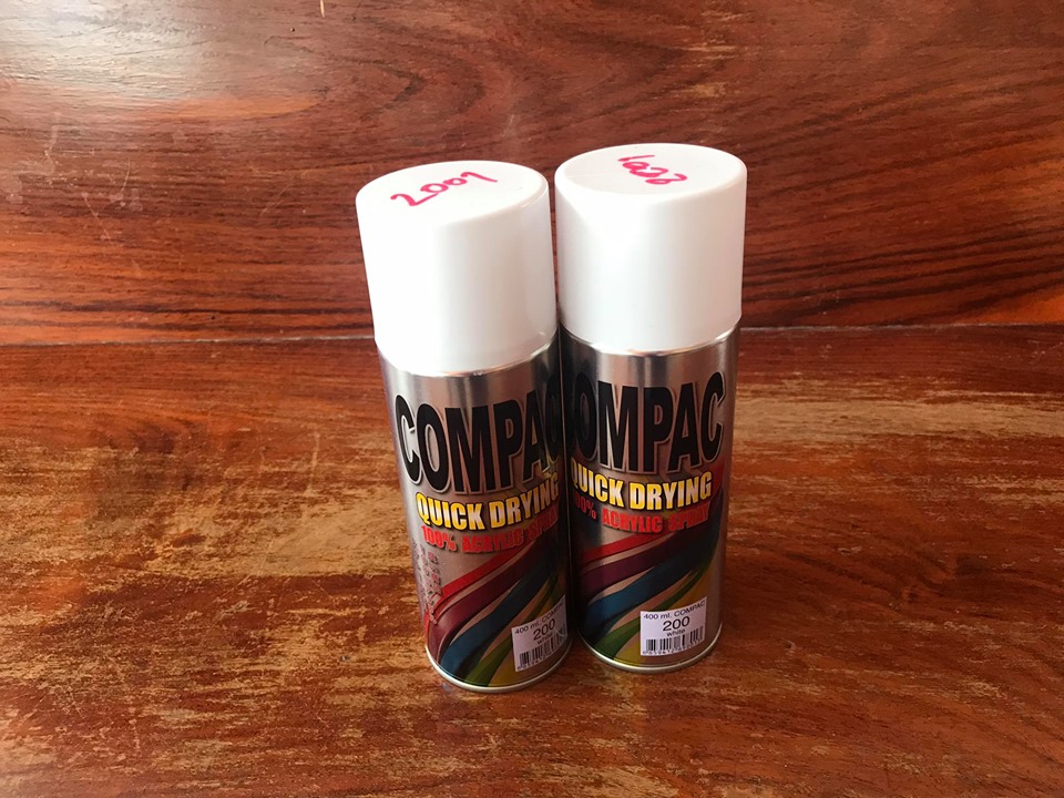 สเปร์อะครีลิคสีขาว