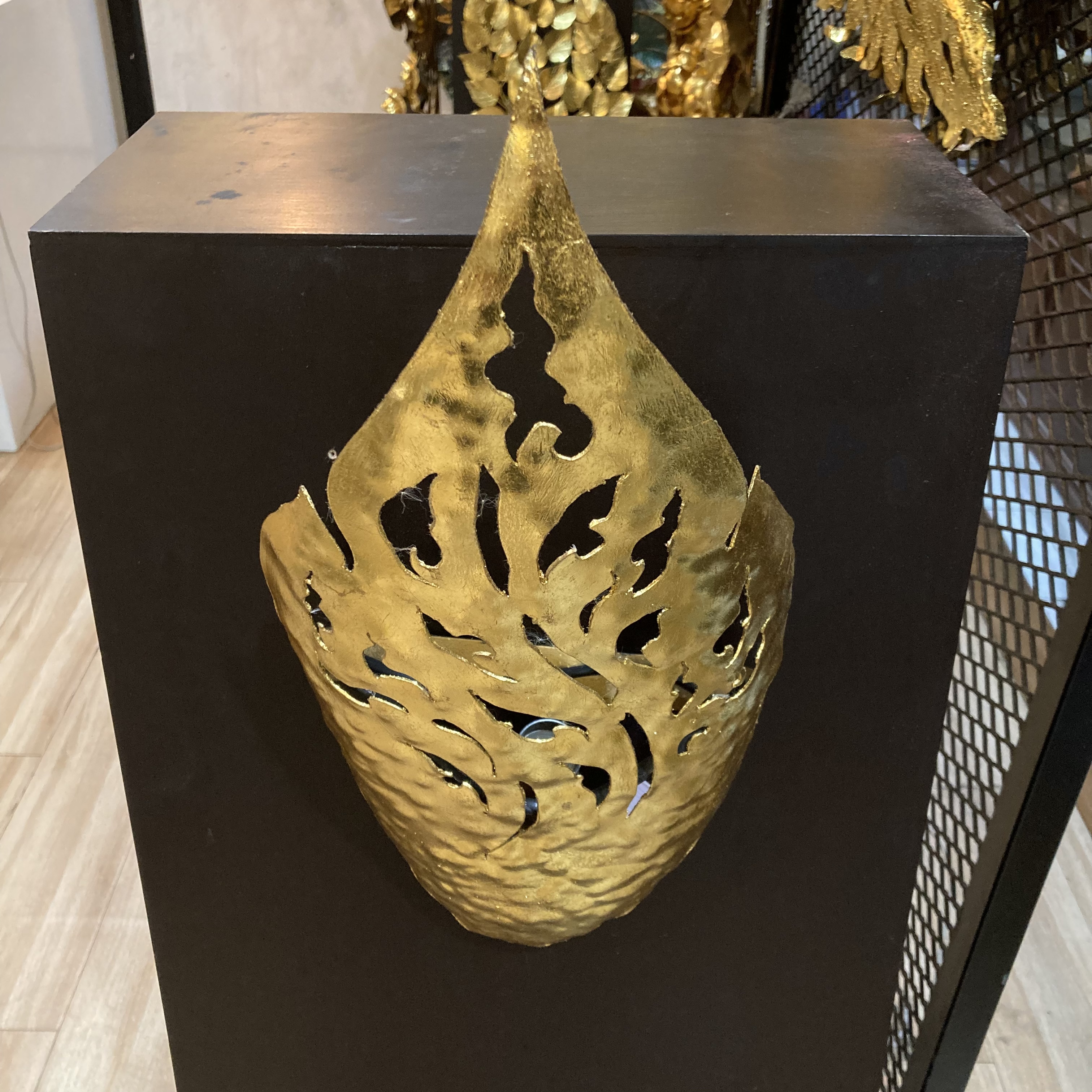 โคมไฟลายกนก (20x45 cm)