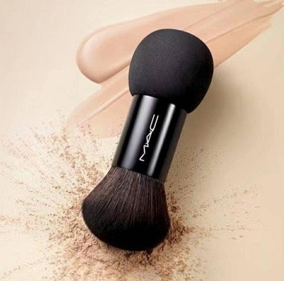 M.A.C Duo Brush แปรงดัมเบล แต่งหน้าสองด้าน