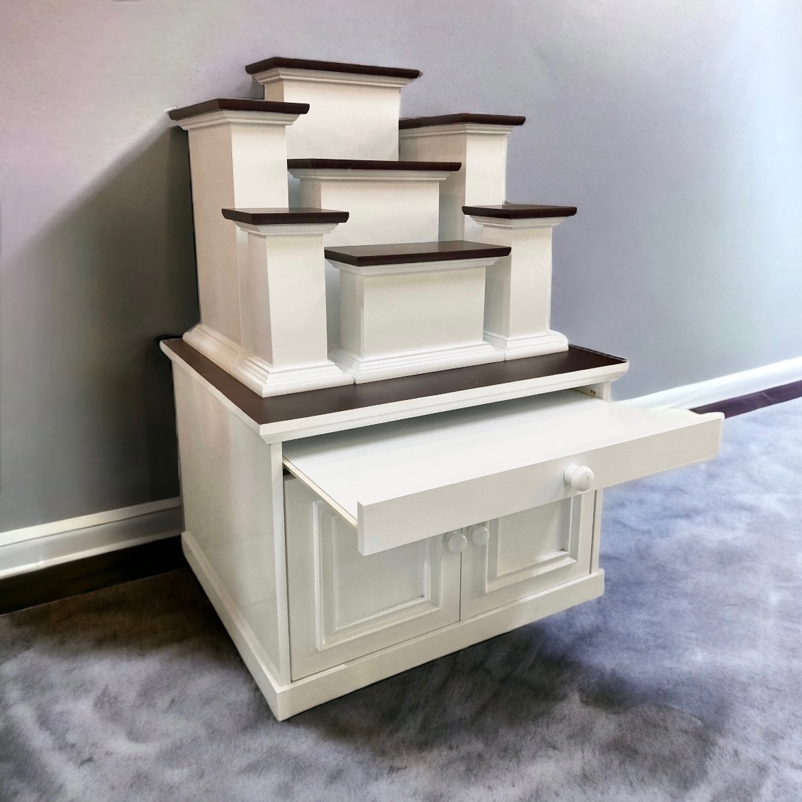 ตู้พระพร้อมแท่นโมเดิร์น หมู่ 7 หน้า 6 สีขาวท็อปน้ำตาล (ตู้สีขาว)