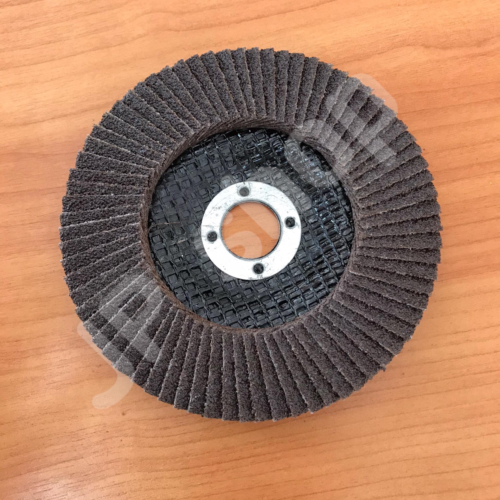 กระดาษทรายเรียงซ้อน(เบอร์60) ขนาด 4 นิ้ว สำหรับขัดเหล็ก ไม้ สแตนเลส ส่งของเร็ว #001160