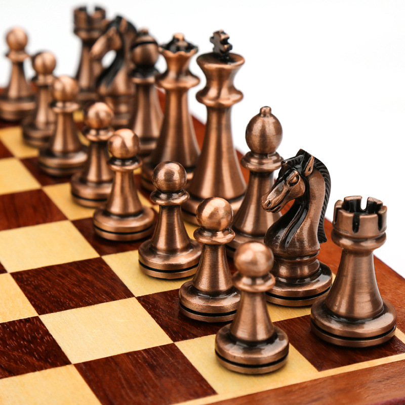 ชุดหมากรุกสากลไม้พับ (ตัวMetal สีgreen bronze & red bronze) Wooden Chess Set