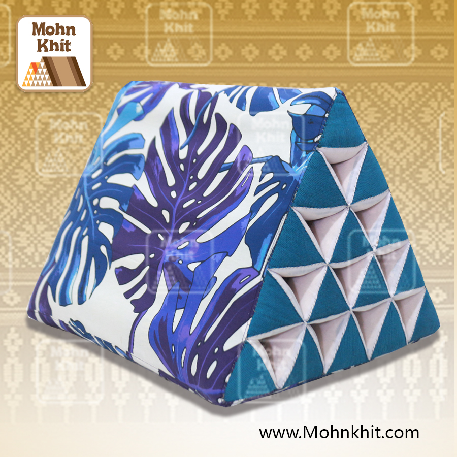 หมอนสามเหลี่ยม15ช่องลายบูลฮาวาย 52cmx36cmx32cm// Thai Tri-angle Cotton kapok 100%Traditional Floor Cushions .