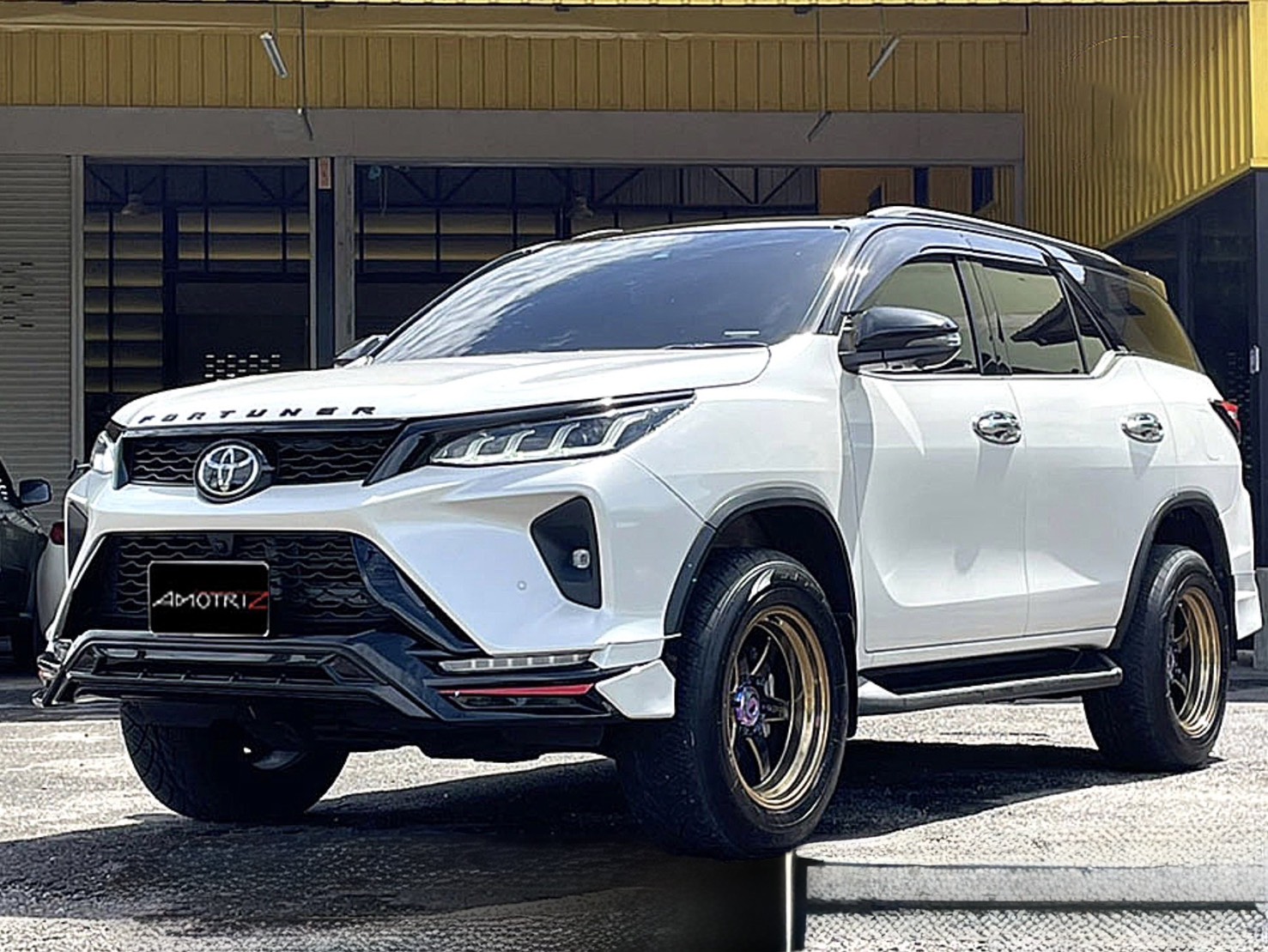 ชุดแต่ง AMOTRIZ [TOYOTA LEGENDER]