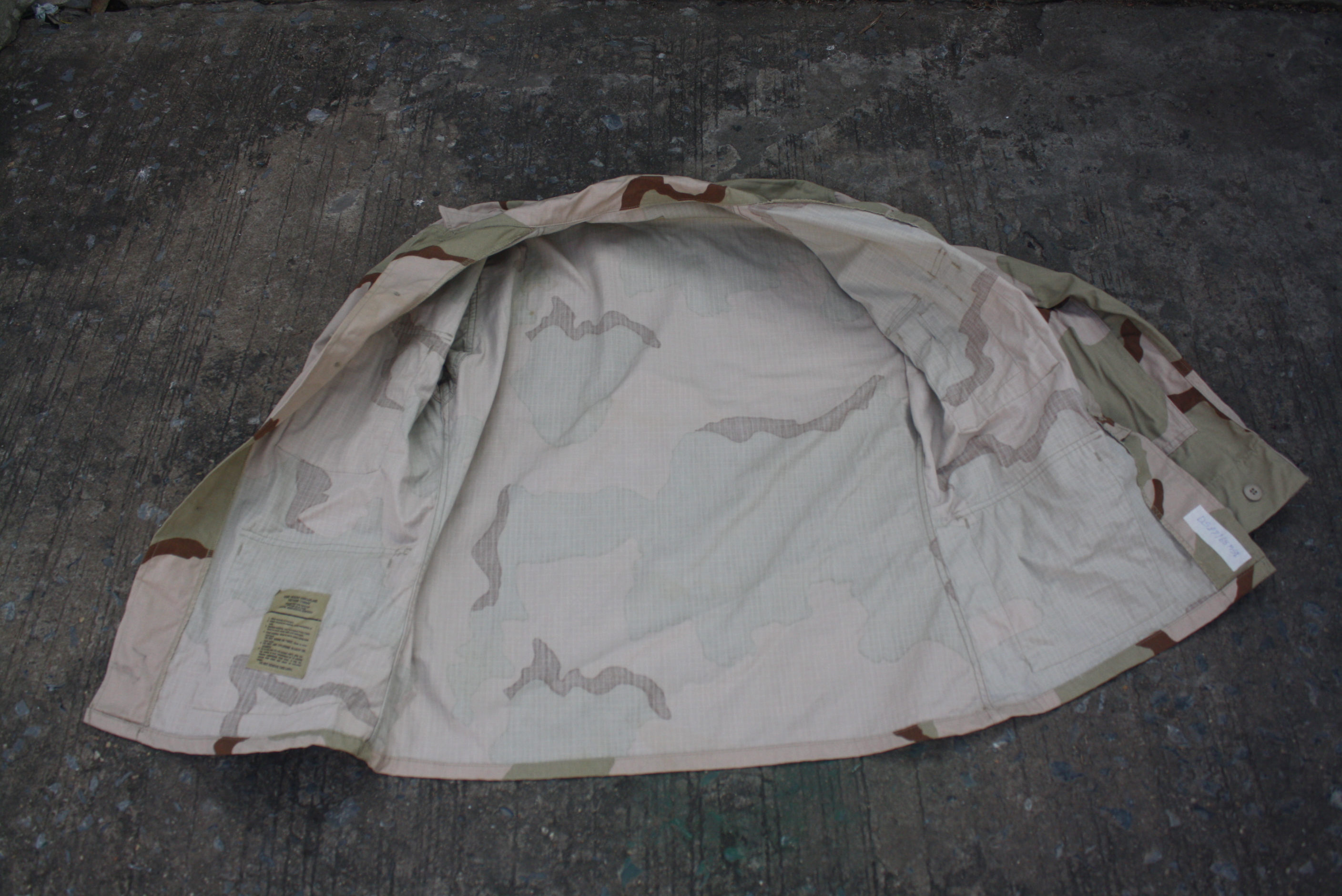 เสื้อทหารสหรัฐ ลายพรางสามสี