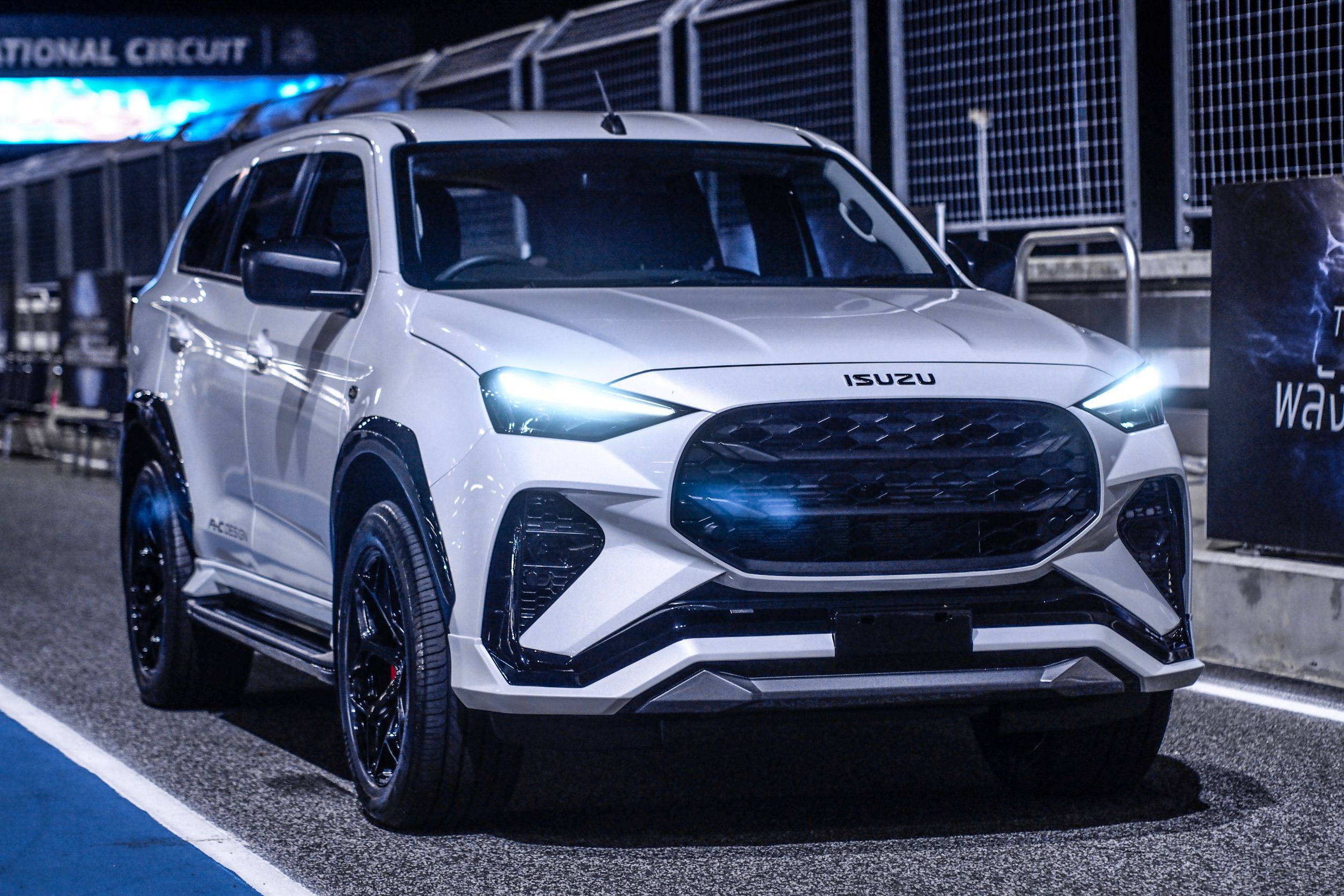 ชุดแต่ง ชุดสเกิร์ต Isuzu MU-X 2025 รุ่น AKC