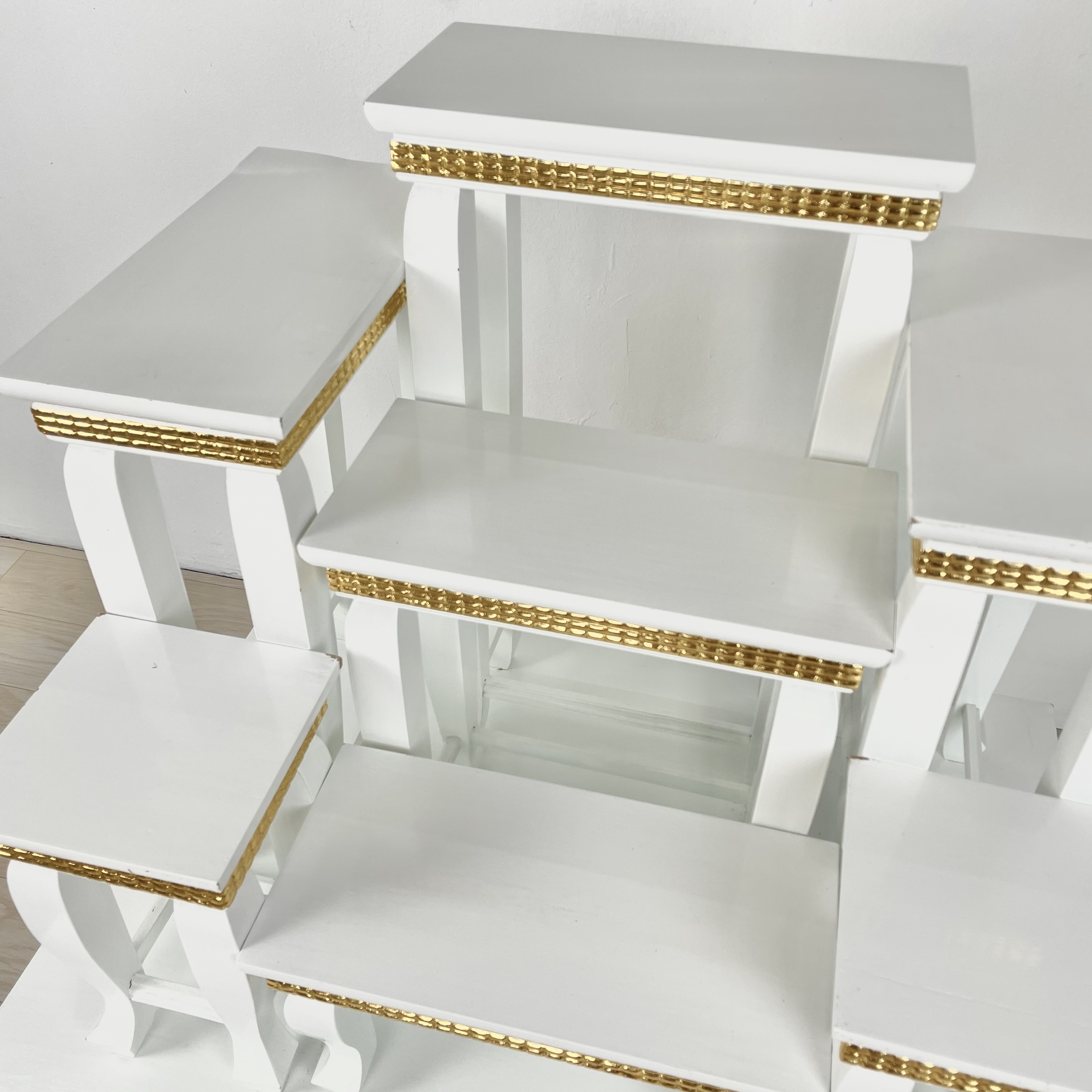 โต๊ะหมู่ 7 หน้า 6 พิกุลขาว ขาหลุยส์