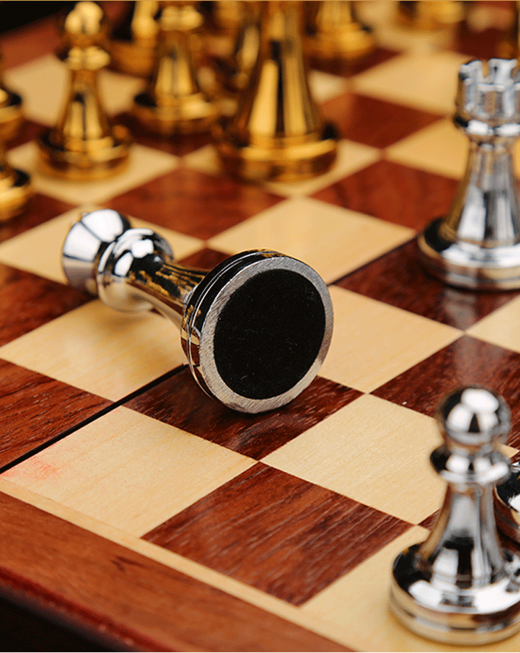 ชุดหมากรุกสากลไม้พับ (ตัวZinc Alloy สีgold & silver) Wooden Chess Set