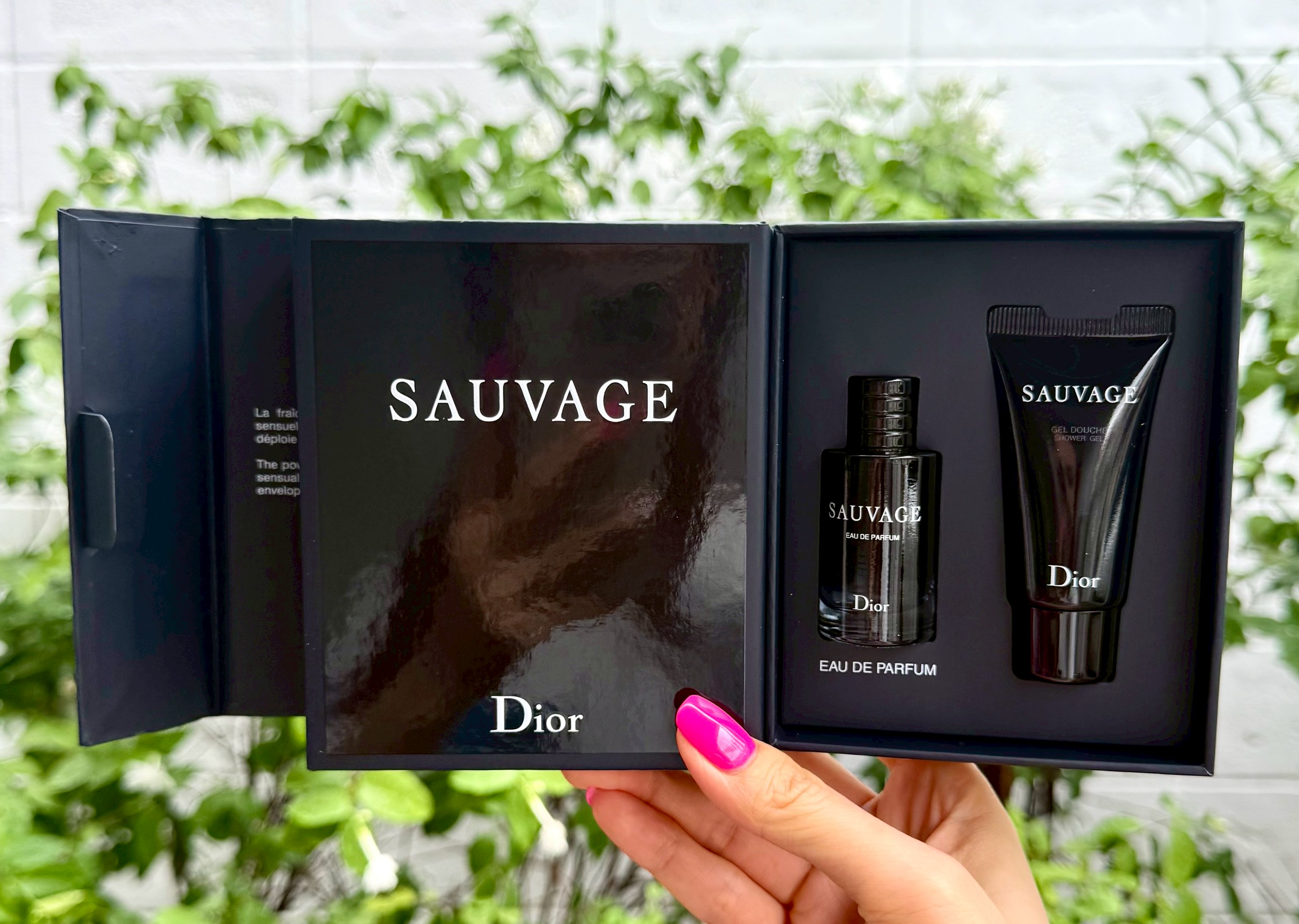 เซต 2 ชิ้น Christian Dior Sauvage EDP 10ml. + Shower Gel 20ml. ขนาดทดลอง ของแท้