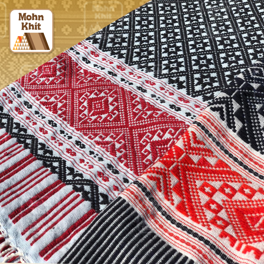 ผ้าคลุมไหล่ทอมือ ผ้าฝ้ายแท้ ผ้าขิดโบราณ ขนาด 60x200 cm//Hand-woven shawl, pure cotton, ancient Khit cloth, size 70x200 cm.