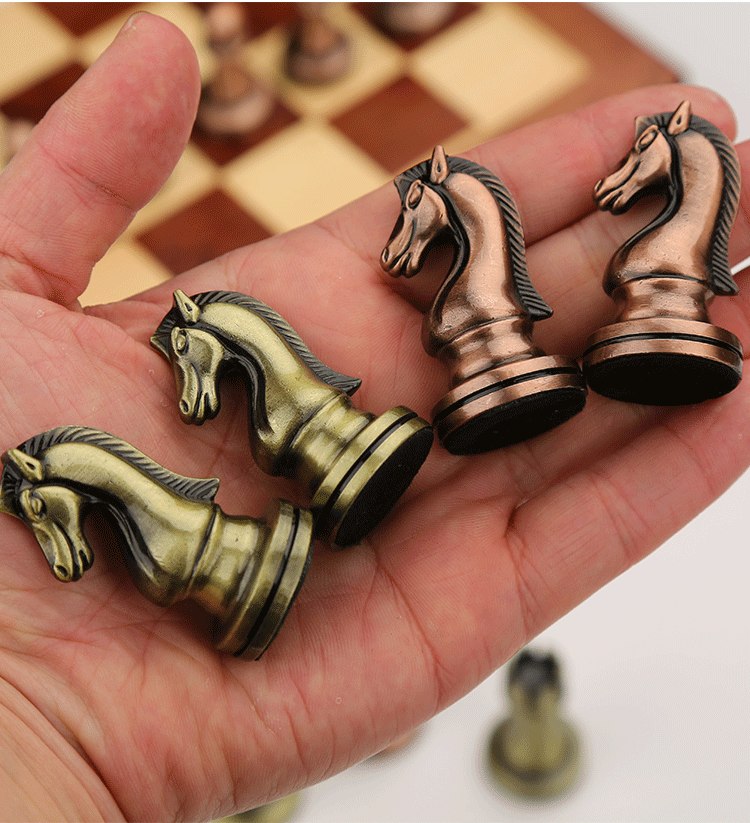 ชุดหมากรุกสากลไม้พับ (ตัวMetal สีgreen bronze & red bronze) Wooden Chess Set