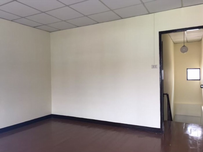 ขายทาวน์เฮ้าส์ ม.วีรวัฒน์ ถ.เพชรเกษม 94 แขวงบางแคเหนือ เขตบางแค กรุงเทพ / พื้นที่ 2 ชั้น 18 ตารางวา