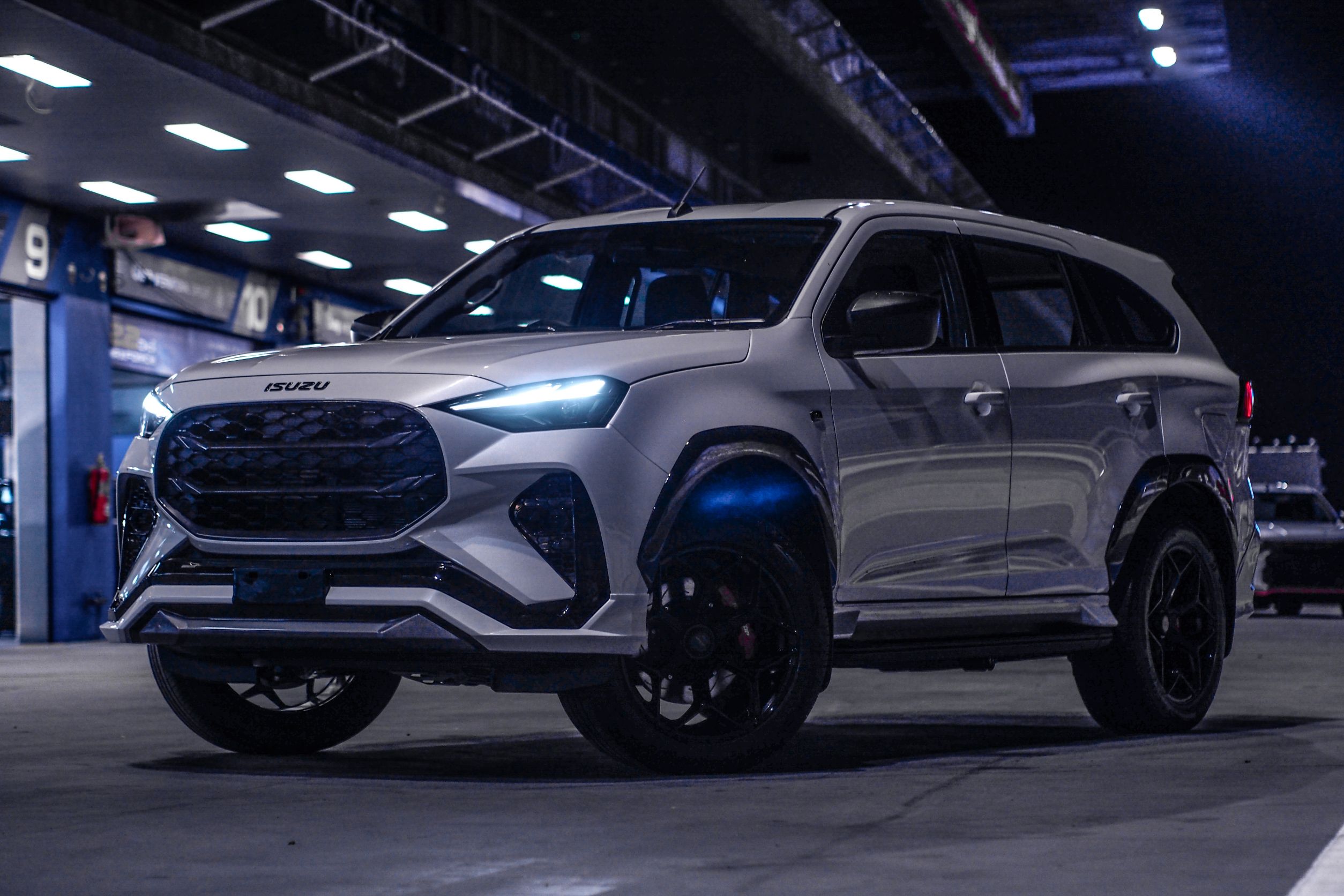 ชุดแต่ง ชุดสเกิร์ต Isuzu MU-X 2025 รุ่น AKC