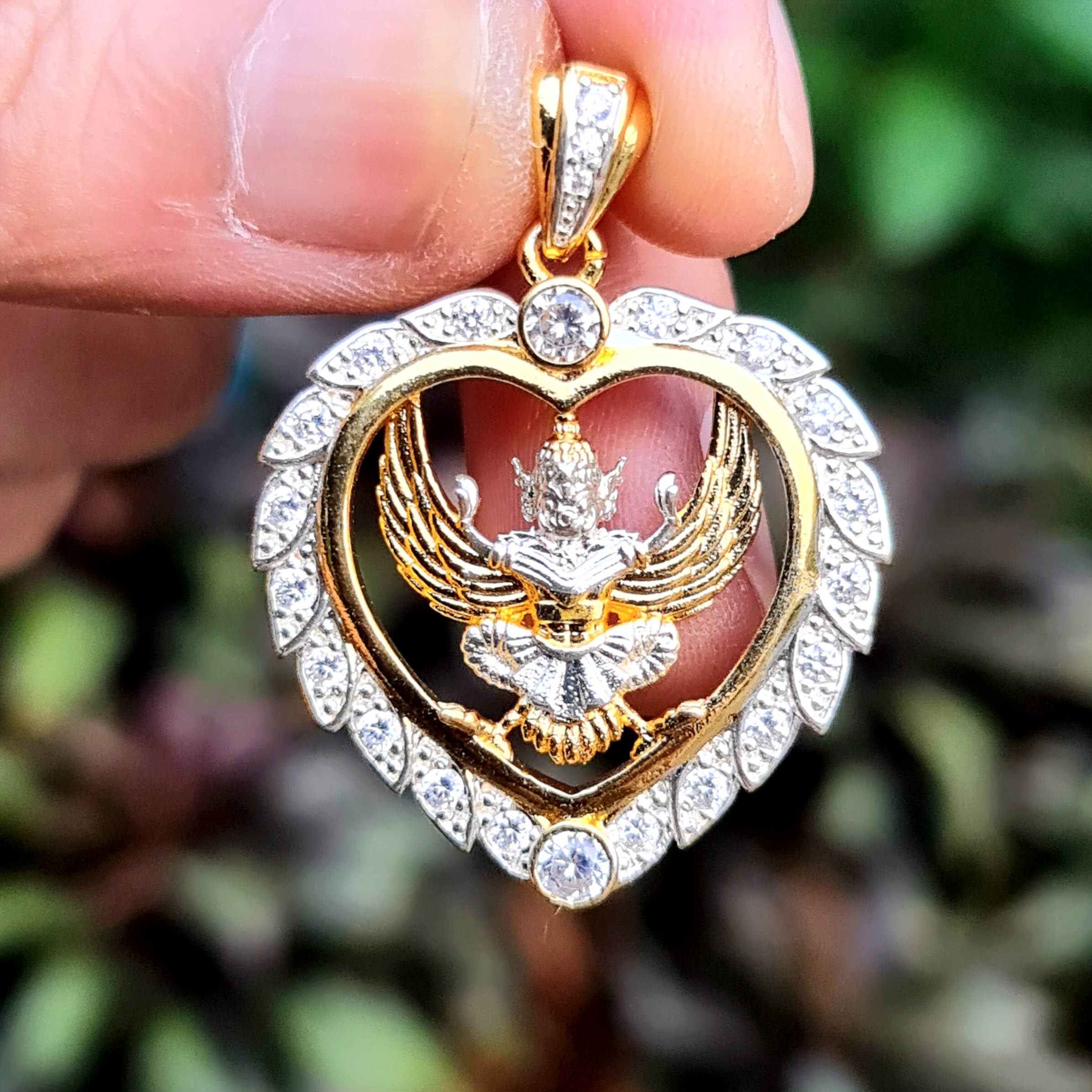 จี้ พญาครุฑ ล้อมเพชร ชุบทองแท้24k ไม่ดำ งานJewelryที่ดีที่สุด ส่งเสริมพลังอำนาจบารมี ความสำเร็จในหน้าที่การงาน มีอำนาจ ขนาด สูง3เซน กว้าง3เซน หนา0.3เซน