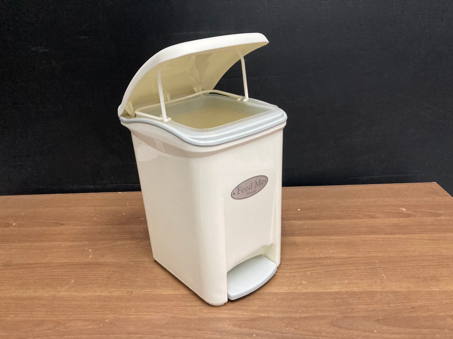 ถังขยะทรงเหลี่ยม เท้าเหยียบ ขนาด 6.5 ลิตร