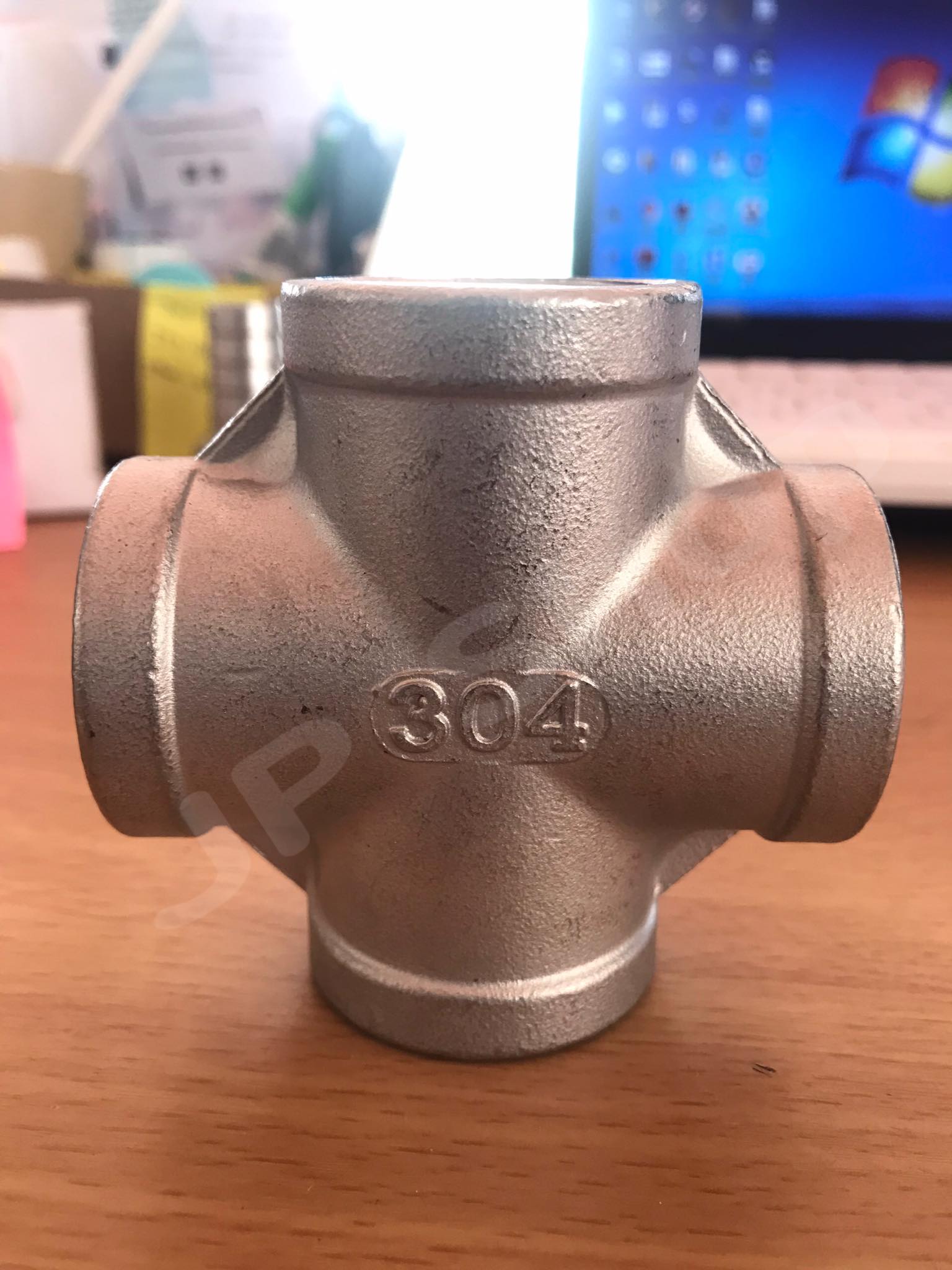 ข้อต่อสี่ทางเกลียวใน ขนาด1นิ้ว สแตนเลส304 #1233