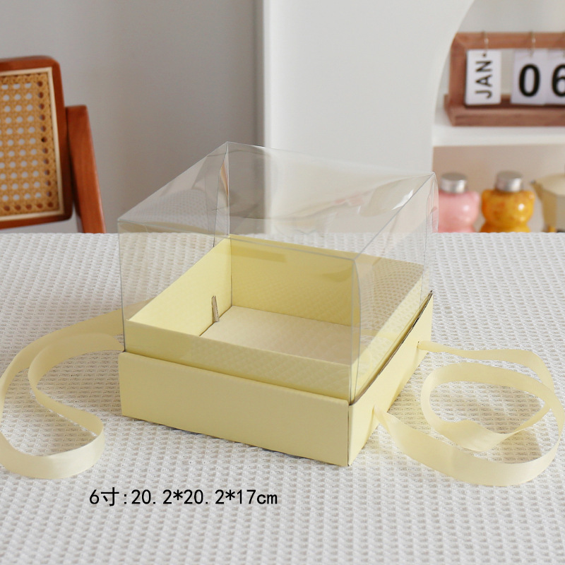 กล่องเค้กแบบใส ฐานสีเหลืองพร้อมริบบิ้นหูหิ้ว ขนาด 1 ปอนด์
