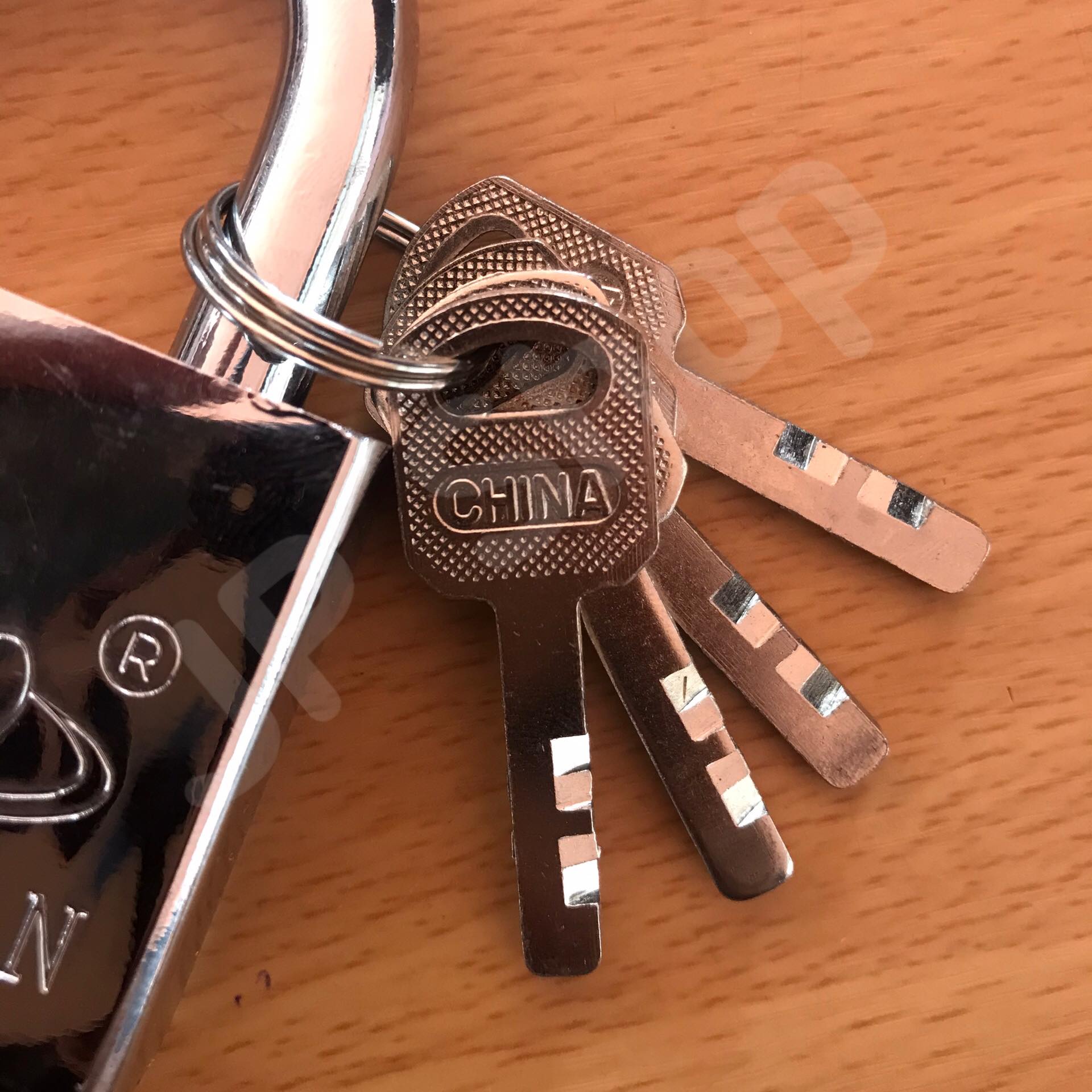 กุญแจล็อคบ้าน ล็อคครัว ล็อคอเนประสงค์ 60 มม. ล็อคแน่นหนา คงทน ราคาถูก สนใจสั่งซื้อได้เลย ห่วงสั้น #907