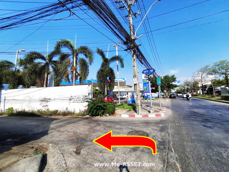 ให้เช่าบ้านเดี่ยว ถ.สุขุมวิท 105 ซ.ลาซาล 37 แขวงบางนา เขตบางนา กรุงเทพ หลังริม / 2 ชั้น 42 ตารางวา