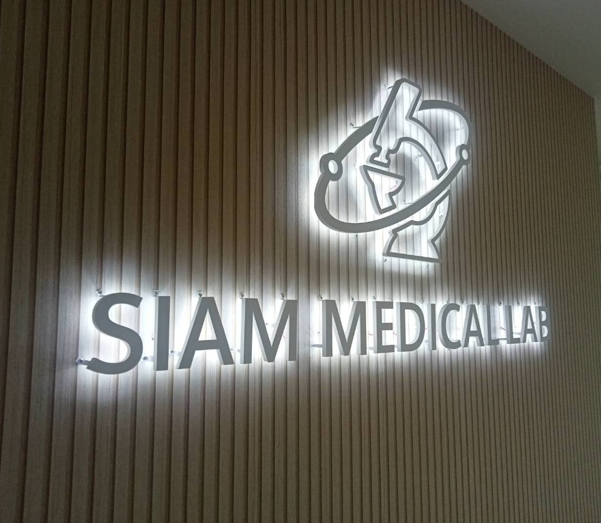 งานติดตั้งป้ายอักษรซิงค์ไฟออกหลัง ป้ายบริษัท ป้ายอาคาร ป้ายหน้าห้องต่างๆ
