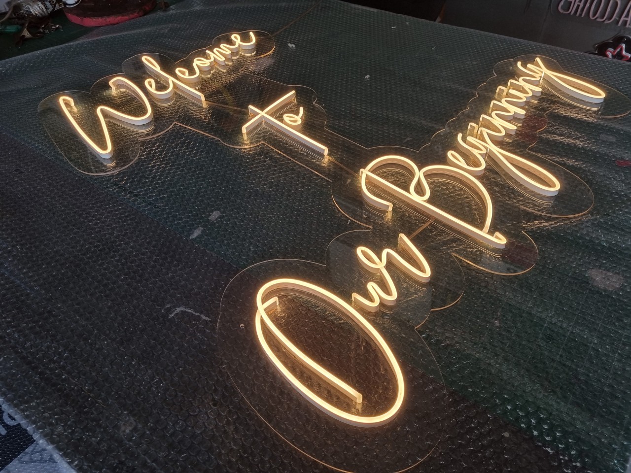 '' ป้ายไฟดัดนีออนเฟล็กซ์ '' ขนาด 99x99 cm