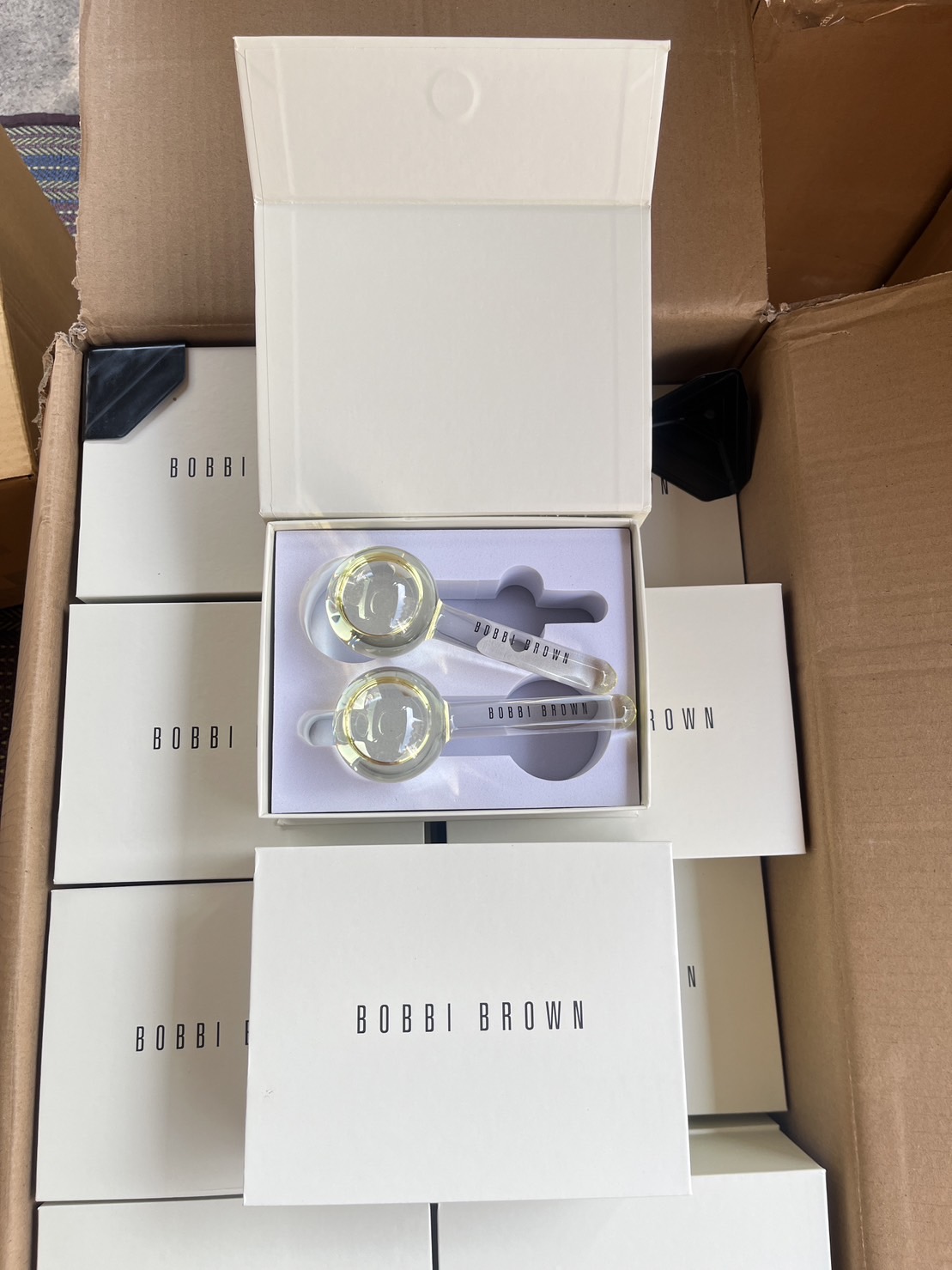 Bobbi Brown Ice Globe Facial Massager ไอเทมนวดหน้าปลอบประโลมผิว