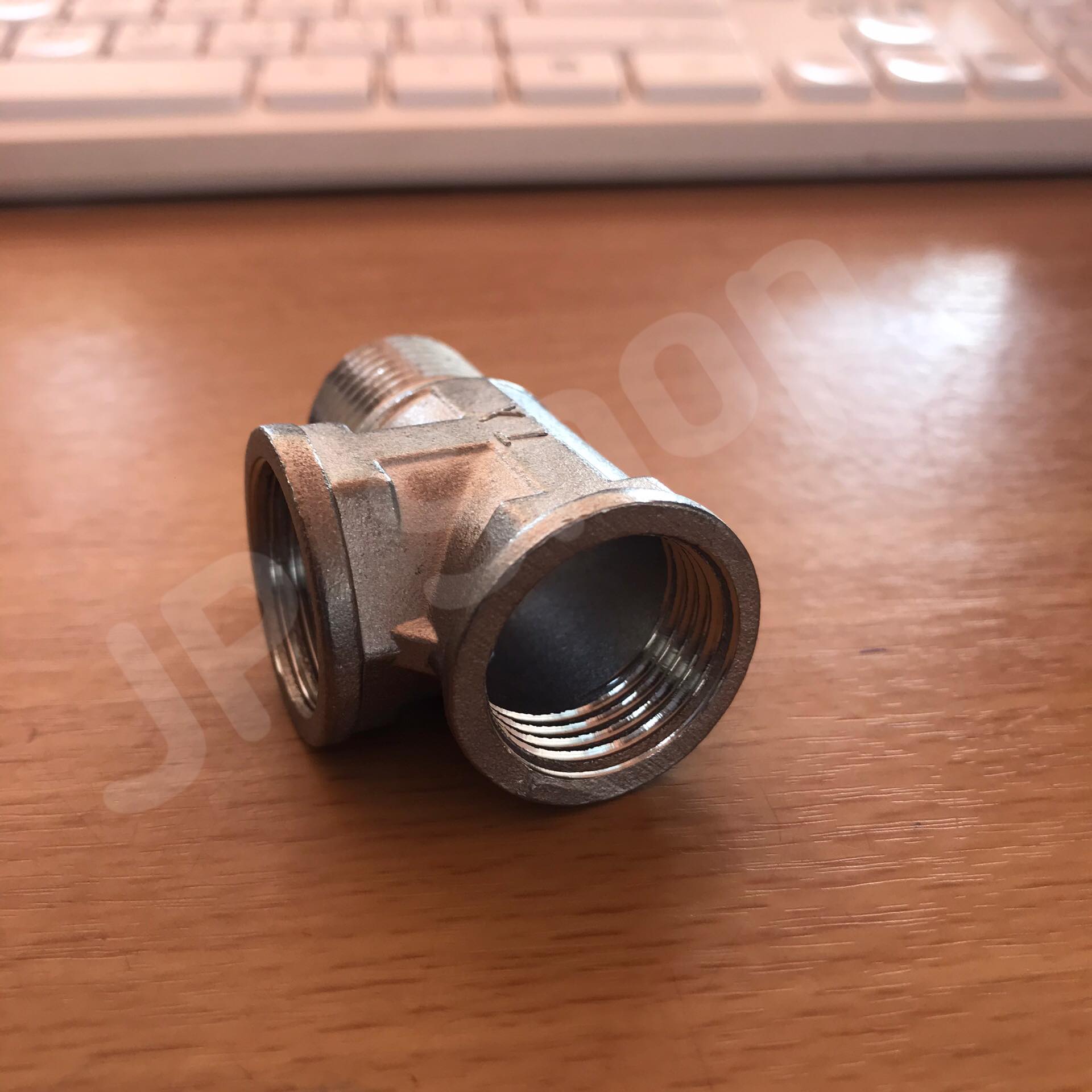 ข้อต่อสามทางสแตนเลส304 เกลียวนอก1 เกลียวใน02 ขนาด 4 หุน #3954