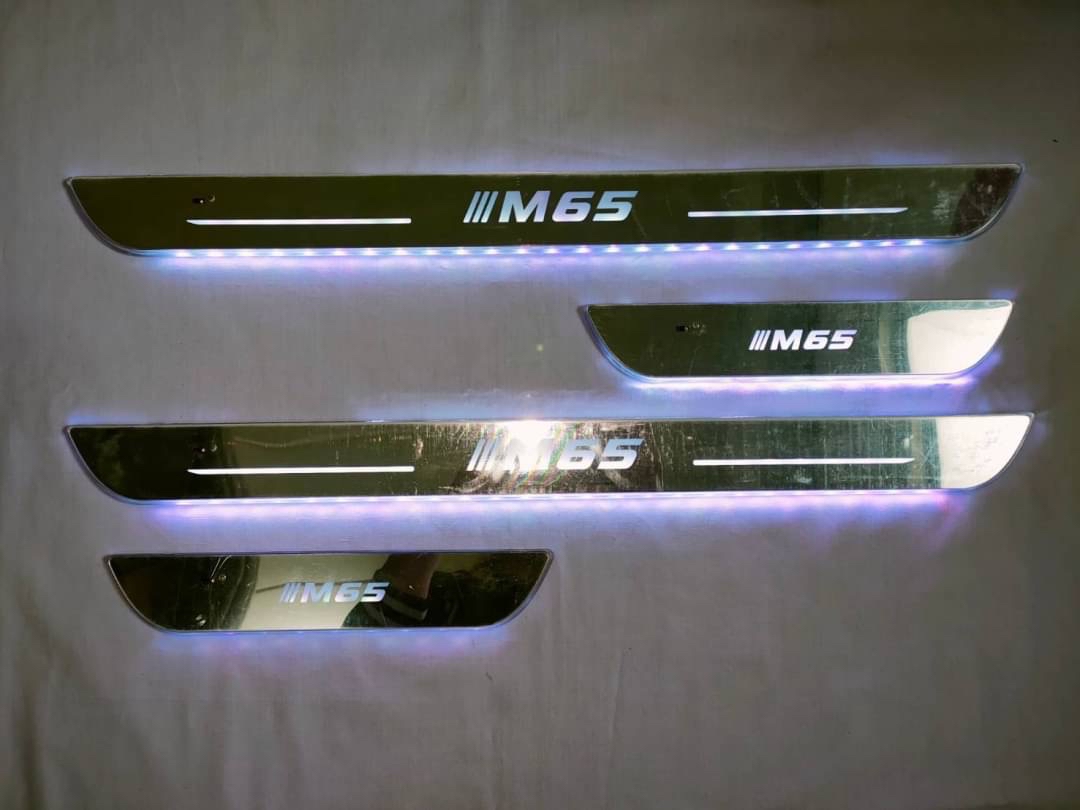 คิ้วบันได สคัฟเพลท MG5 มีไฟ LED 7 สี