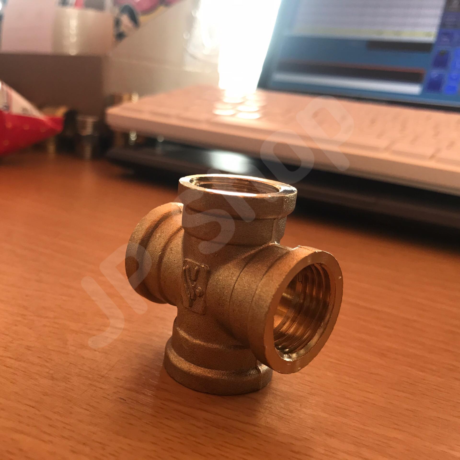 ข้อต่อทองเหลืองสี่ทางขนาด 4 หุน เกลียวใน ข้อต่อ ทองเหลือง สี่ทาง เกลียวใน ขนาด 4 หุน ตัดรอบทุกๆชั่วโมง#1554