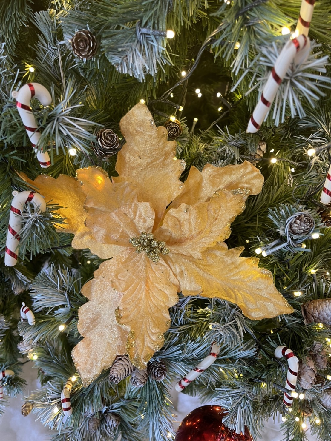 ต้นคริสต์มาสแต่งธีมสี