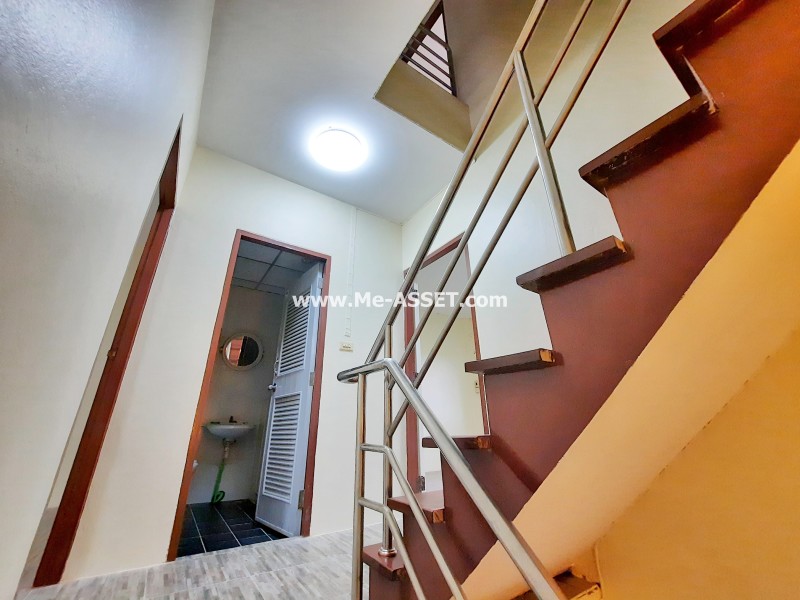 ขายทาวน์โฮม รีโนเวทใหม่ ย่าน เพชรเกษม หนองแขม หลักสอง บางแค พุทธมณฑล : ม.สุชา ถ.เพชรเกษม 112 แขวงหนองค้างพลู เขตหนองแขม กรุงเทพ / 3 ชั้น 22.3 ตารางวา