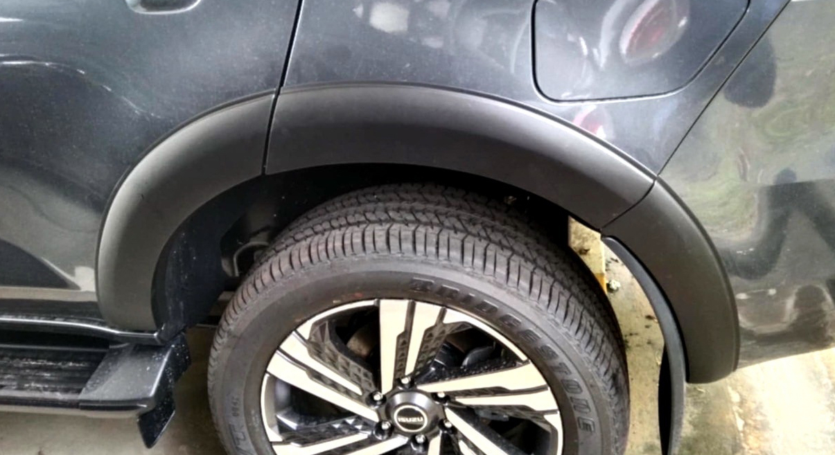 คิ้วล้อเรียบทรงศูนย์ 4 นิ้ว Isuzu MU-X 2025