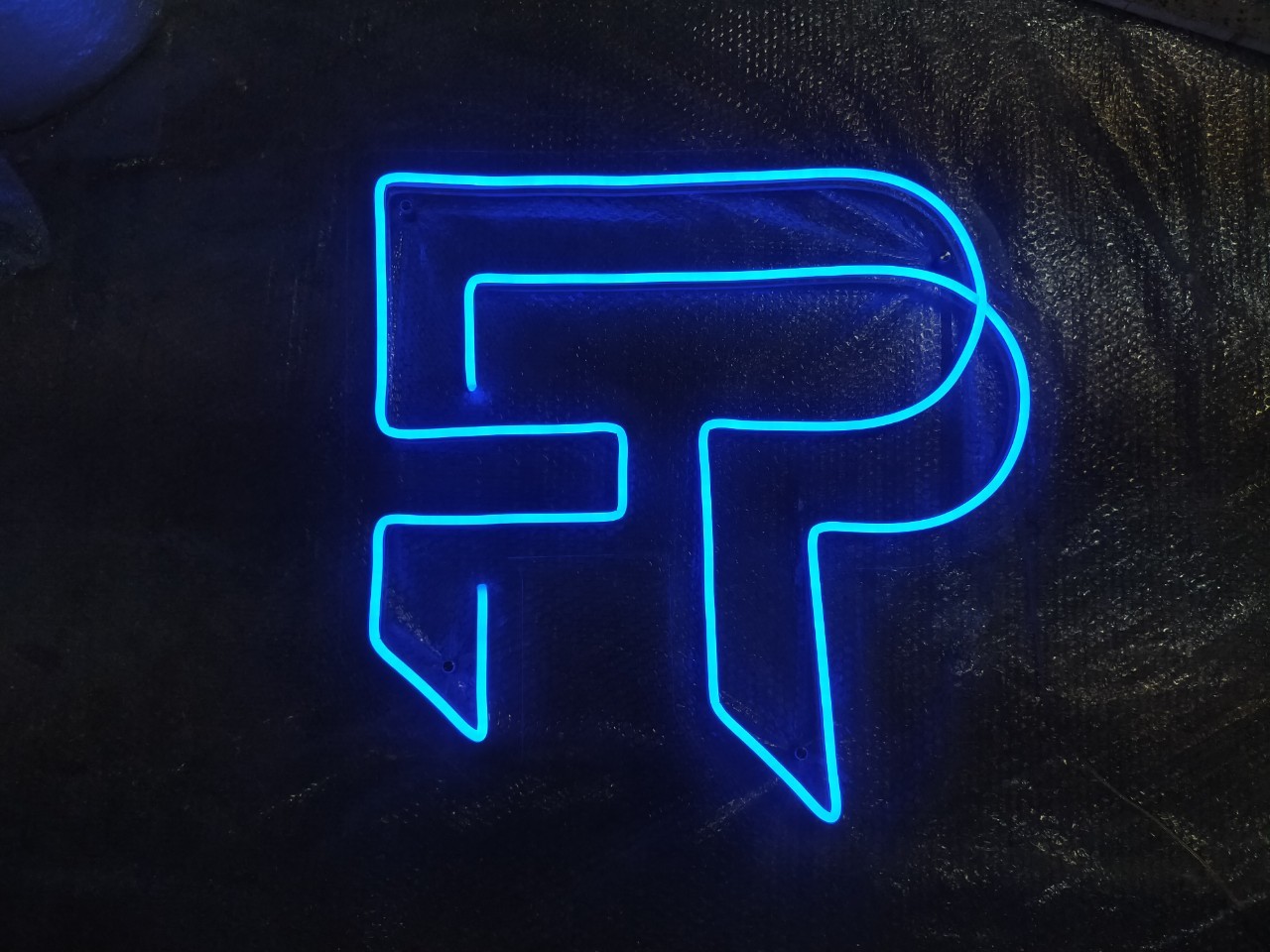 ไฟนีออน เฟค