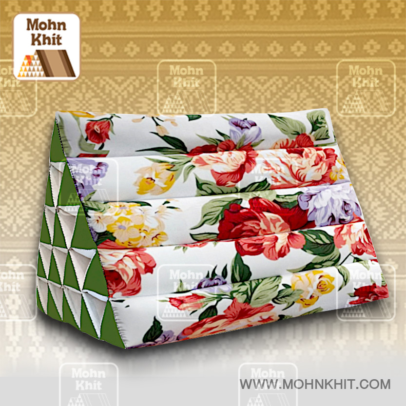 หมอนสามเหลี่ยม15ช่องลายกุหลาบวินเทจ 52cmx36cmx32cm// Thai Tri-angle Cotton kapok 100%Traditional Floor Cushions .