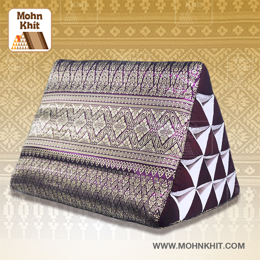 หมอนสามเหลี่ยม15ช่องผ้าไหมดิ้นทอง 55cmx38cmx40cm// Thai Tri-angle Cotton kapok Traditional Floor Cushions.