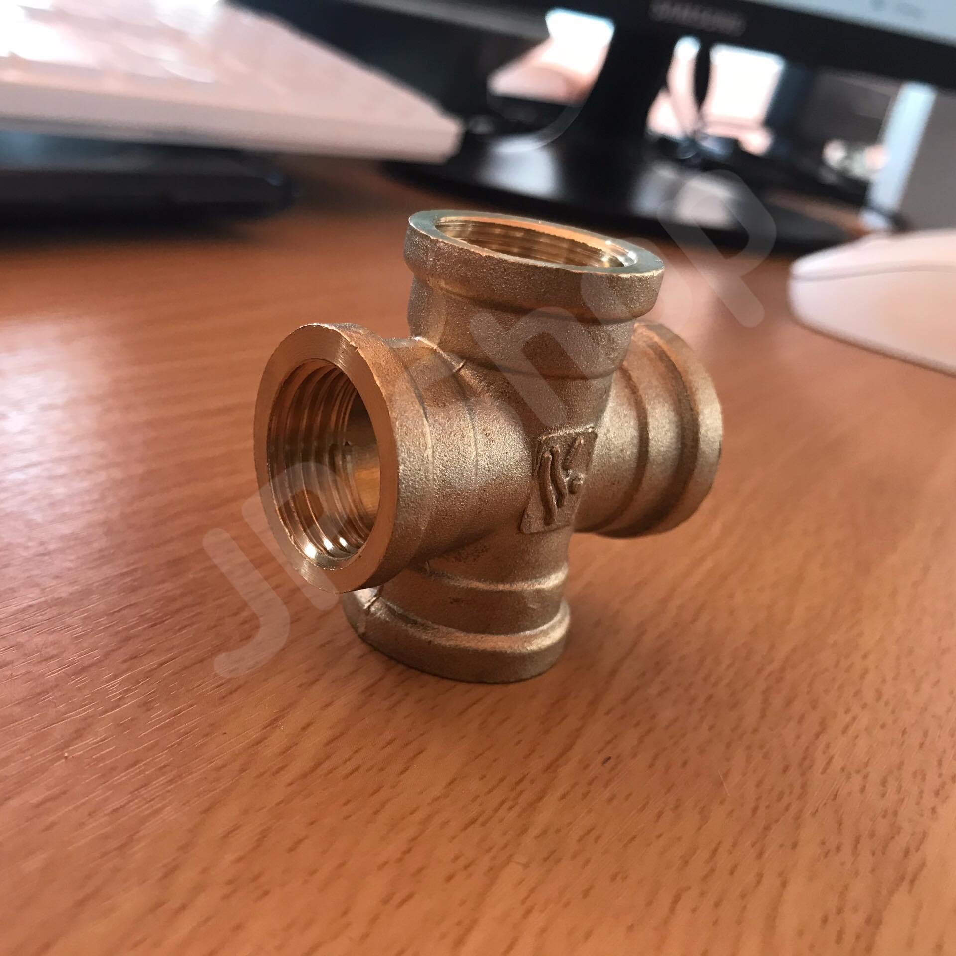 ข้อต่อทองเหลืองสี่ทางขนาด 4 หุน เกลียวใน ข้อต่อ ทองเหลือง สี่ทาง เกลียวใน ขนาด 4 หุน ตัดรอบทุกๆชั่วโมง#1554