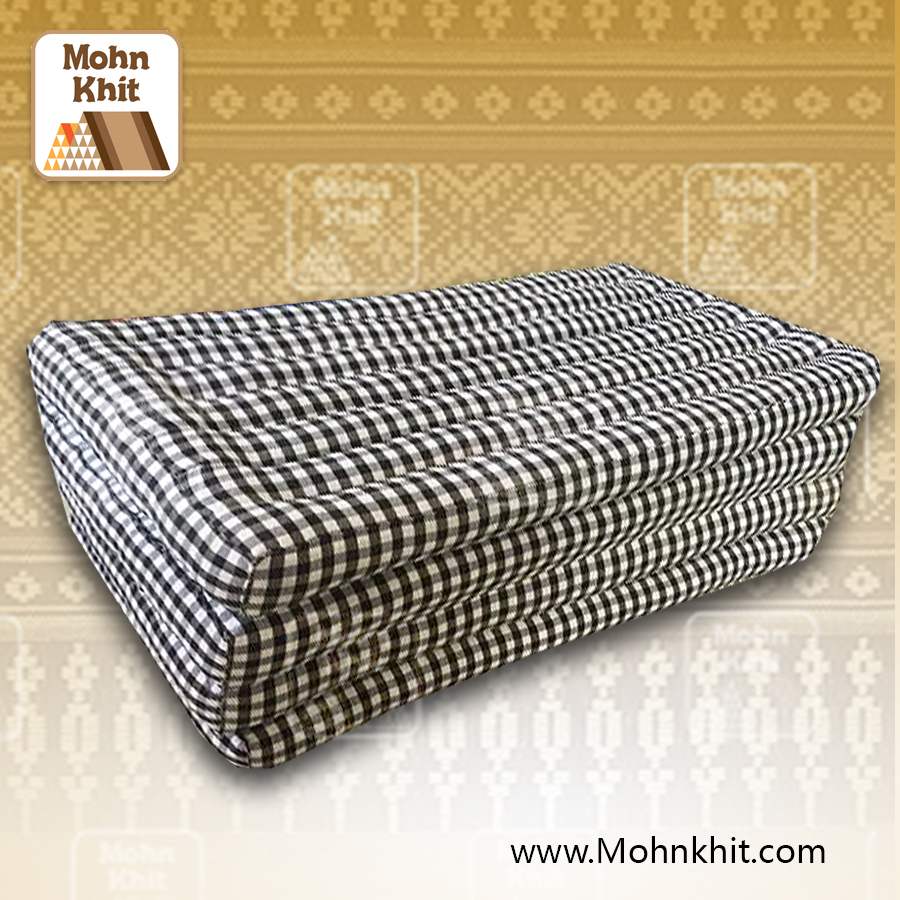 ที่นอนนุ่นลายตารางดำ 4 พับใหญ่ 90x180x7Cm /Thai Folding mattresses Our traditional Thai Mattress is hand stuffed with natural kapok.