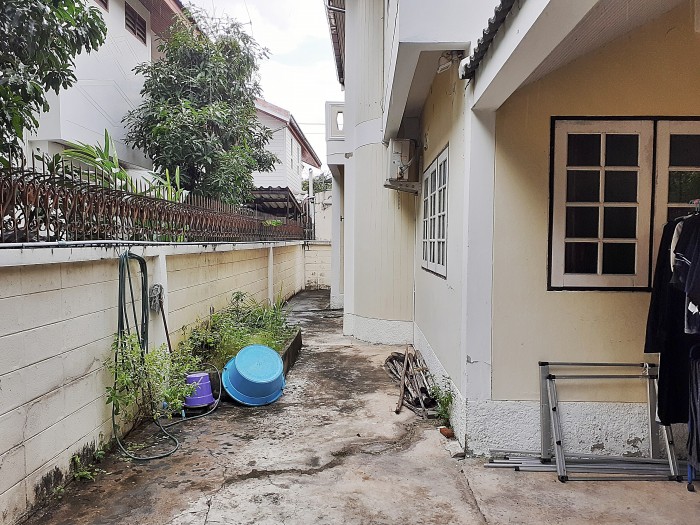 ขายบ้านเดี่ยว ม.ประยูรนิเวศน์ 3 ถ.ลาดพร้าว-วังหิน ซ.53 แขวงลาดพร้าว เขตลาดพร้าว กรุงเทพ / พื้นที่ 2 ชั้น 60 ตารางวา