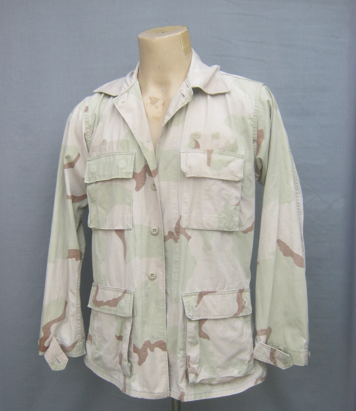 เสื้อทะเลทรายสามสี