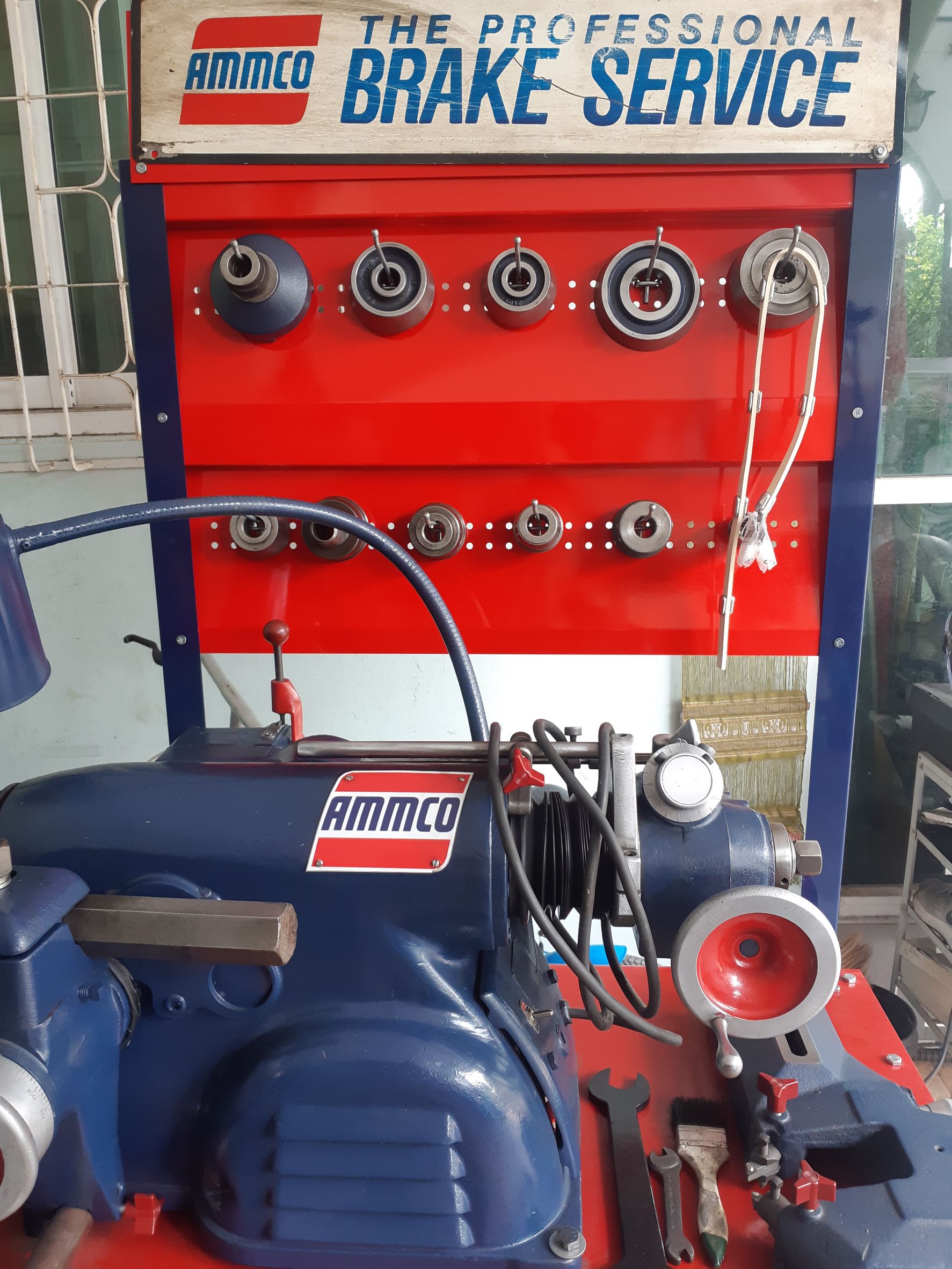 เครื่องเจียรจานเบรค Ammco